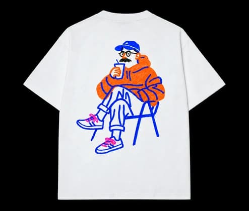 Un t-shirt blanc imprimé d'une illustration d'une personne assise sur une chaise